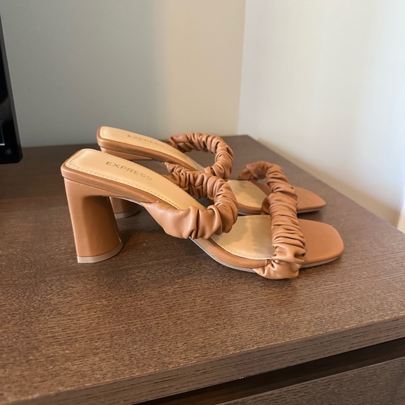 Express Women's Block Heeled Sandals, Size 7.5, Tan - Picture 2 of 6